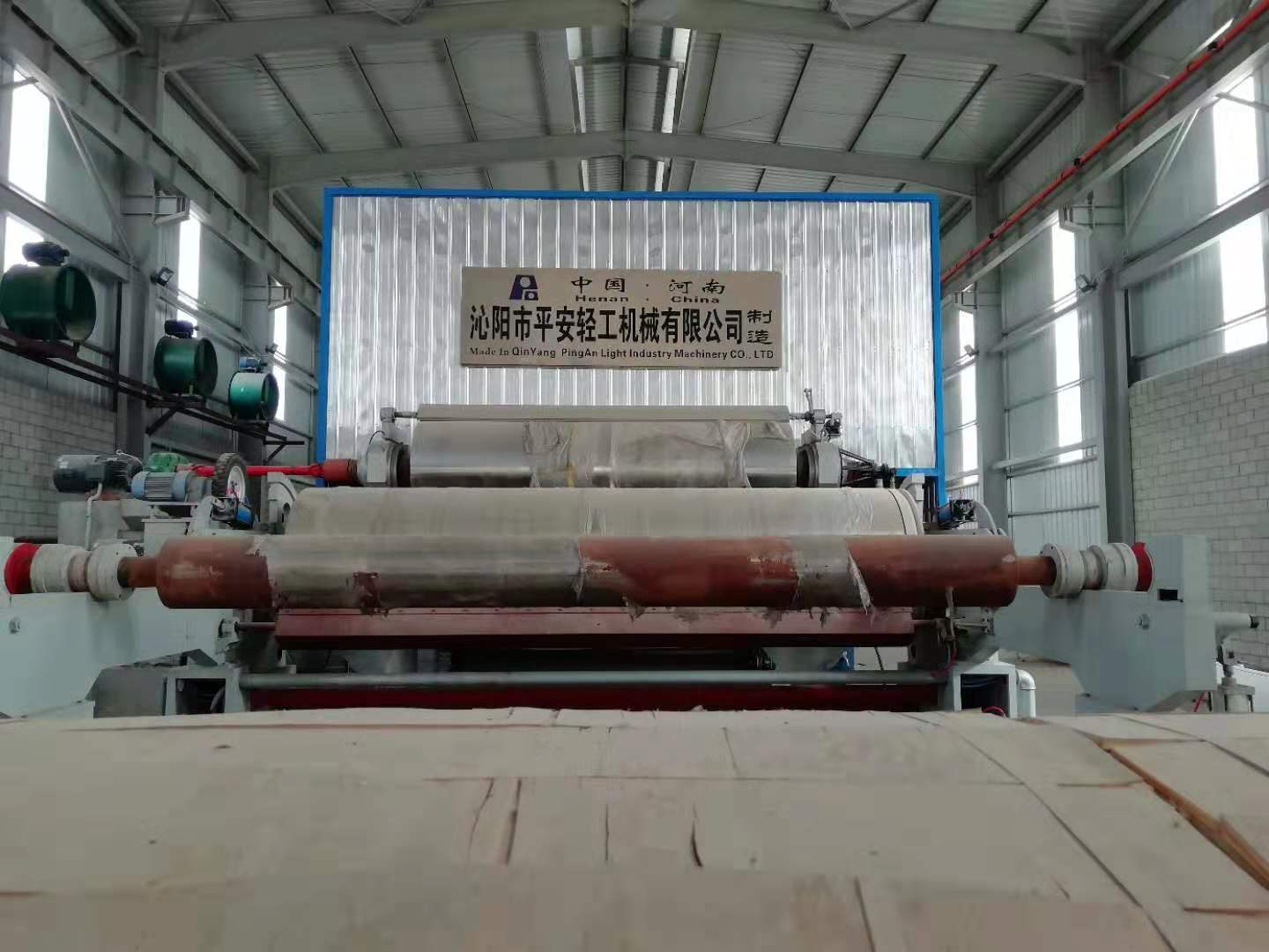 2020年3月，埃及薩達(dá)特城3800/400高瓦紙機(jī)順利投產(chǎn)